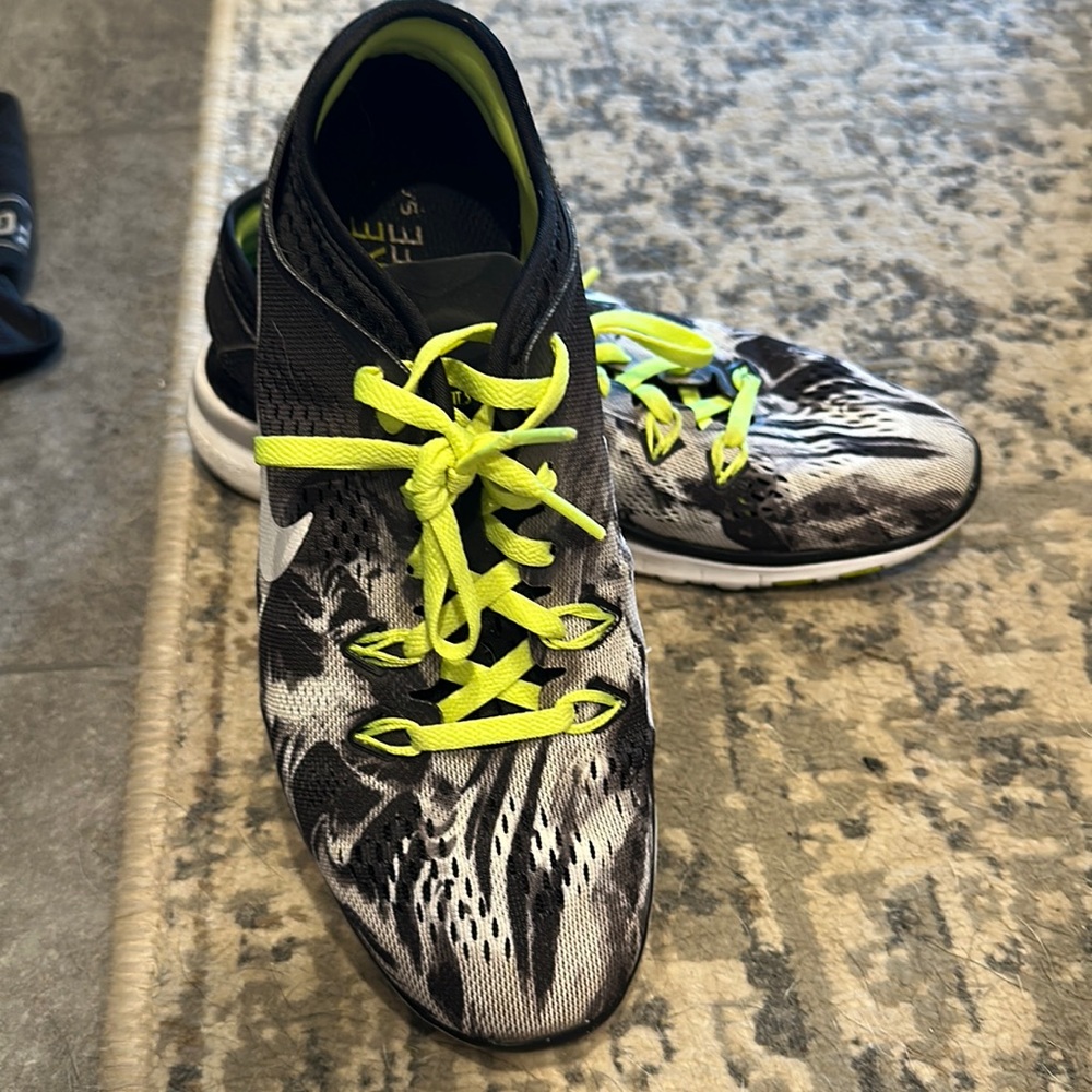 Nike Free black and yellow